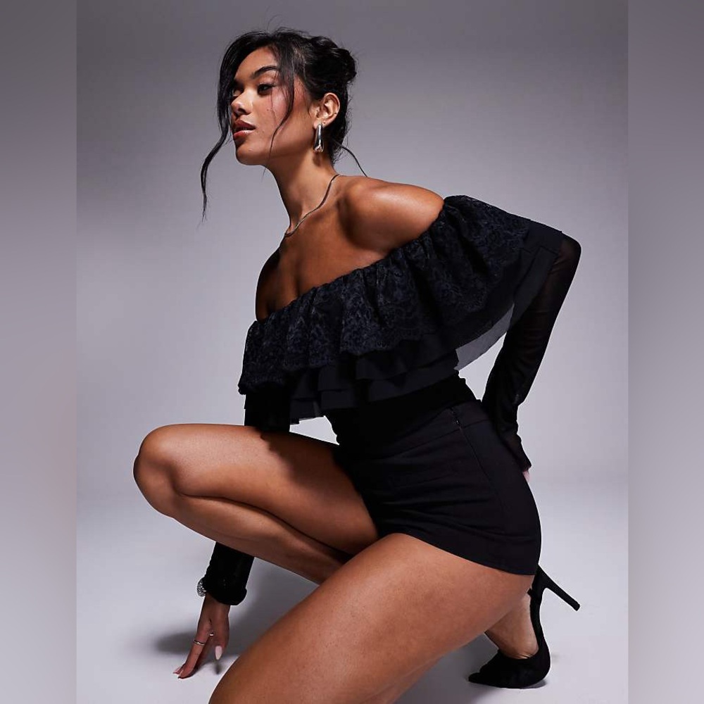 NEW AFRM Saylor long sleeve off the shoulder ruffle bodysuit in black Size L